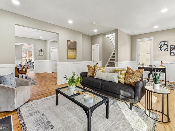 4th image of 109 Frazer Ave