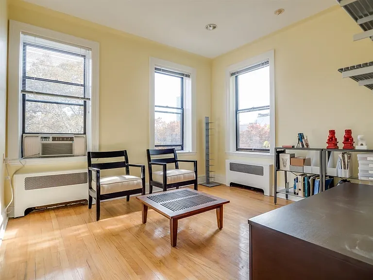 457 Jersey Ave #4F — Photo 2