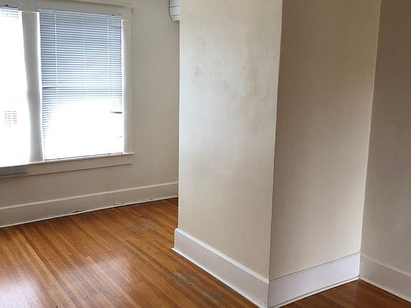 5th image of 1900 Deerwood Ave