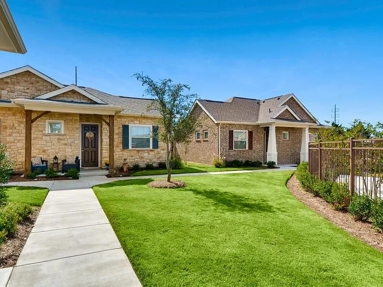 Avilla Northside - Houses for Rent — Photo 1