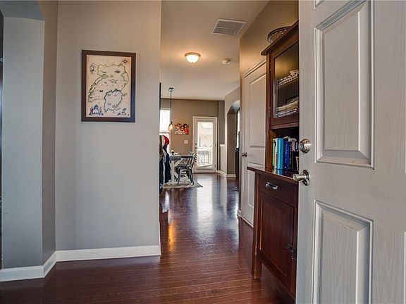 4th image of 1708 Grand Oaks Dr