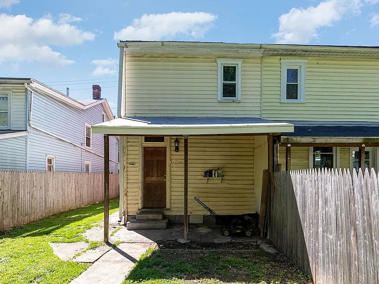 517 N Pitt St — Photo 23