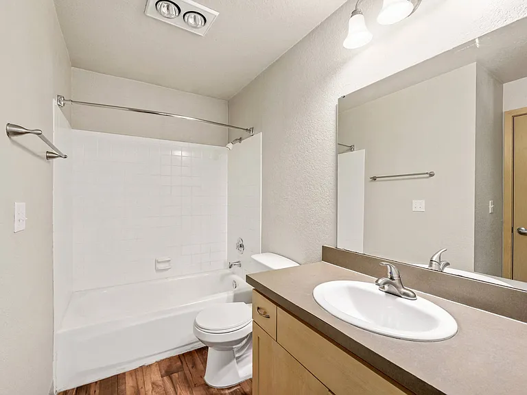 Northline Apartments — Photo 14