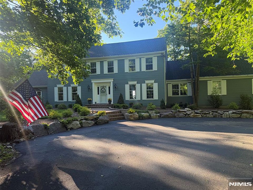 1st image of 12 Laurel Hill Rd