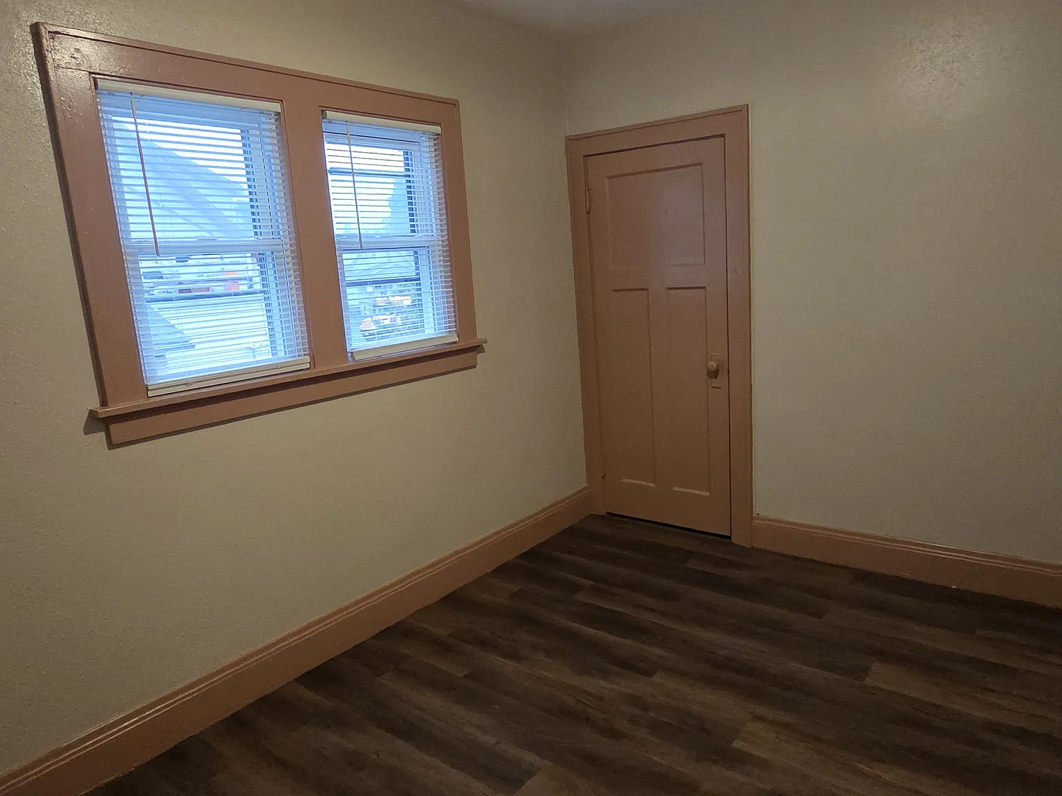 3 bed, 1000 sqft, $1,300 — Photo 3