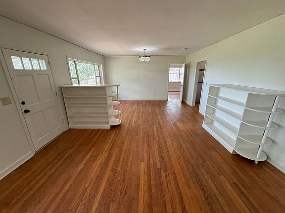 4th image of 114 Lookout Cir SW