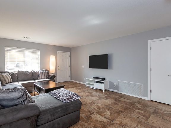 2nd image of 2040 W Calle Cielo De Oro