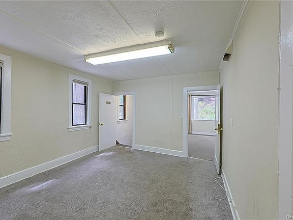 5th image of 80 Brook St