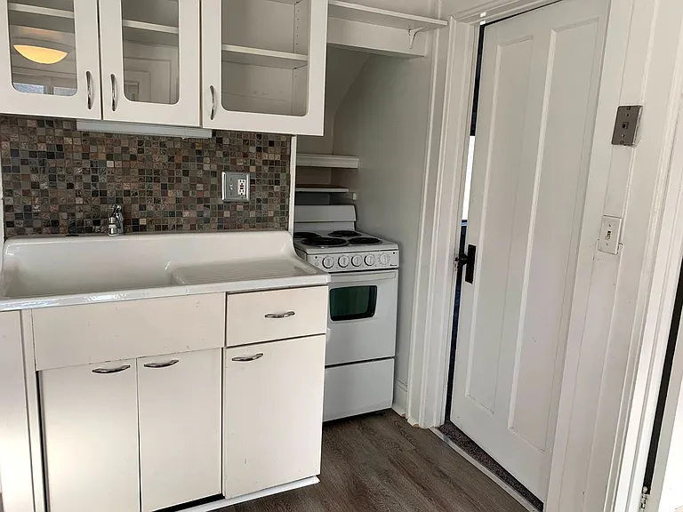 822 Hawthorn Ave — Photo 3