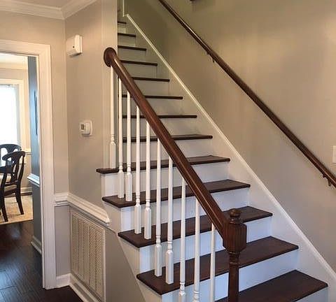 3rd image of 806 Shelley Dr