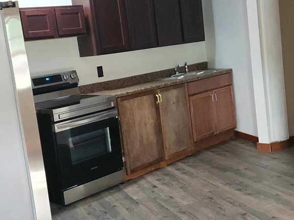 2nd image of 305 Canal St #2