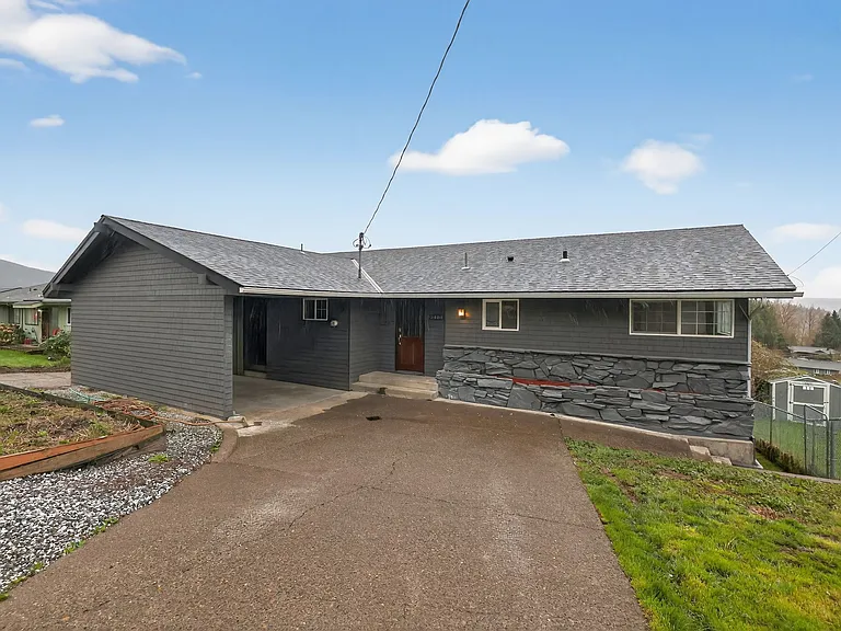 2404 Bloyd St — Photo 1