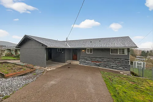 2404 Bloyd St Photo 1