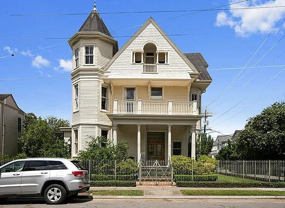 2nd image of 1328 Octavia St