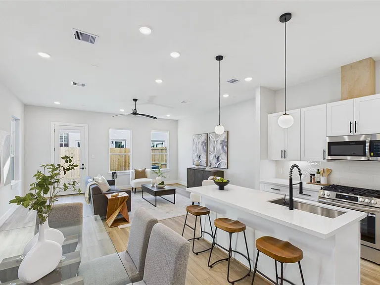5027 Golden Forest Dr #C — Photo 3