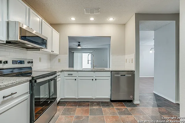 16522 Alwick Ln — Photo 12