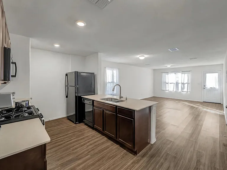 5689 McClelland St — Photo 4