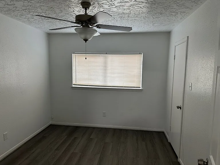 3rd bedroom with fan