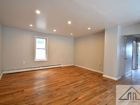 3rd image of 727 E 215th St