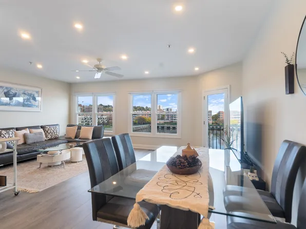 302 The Promenade image 15 of 48