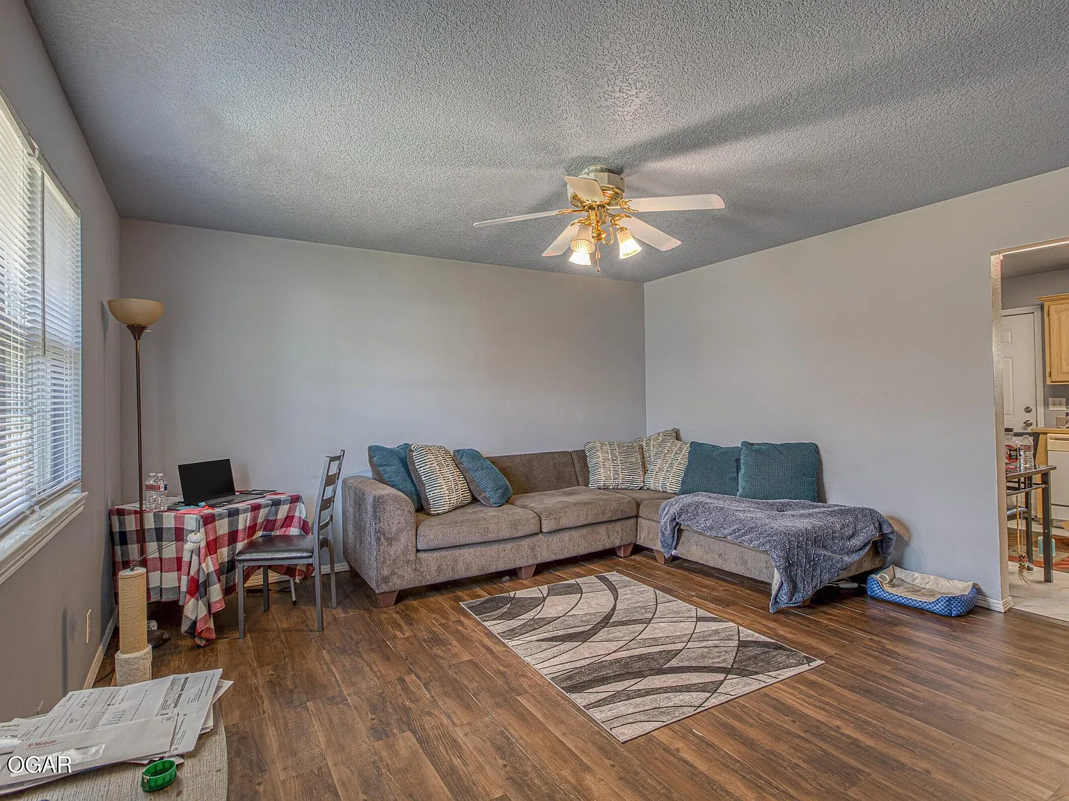 2 bed, 1.0 bath, 885 sqft, $900 — Photo 1