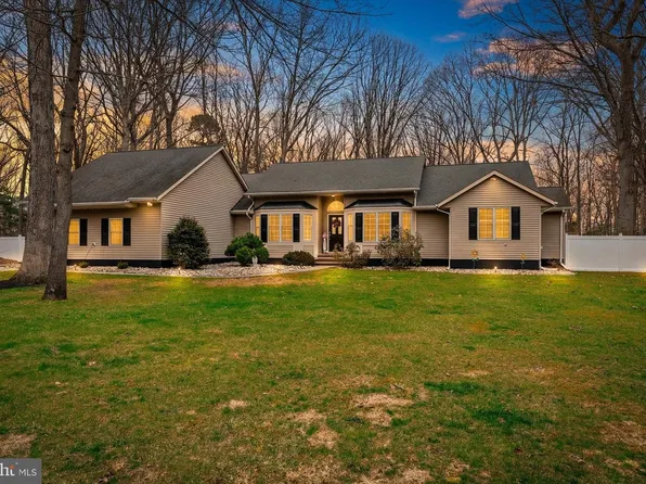 5 Pin Oak Dr, New Egypt, NJ 08533