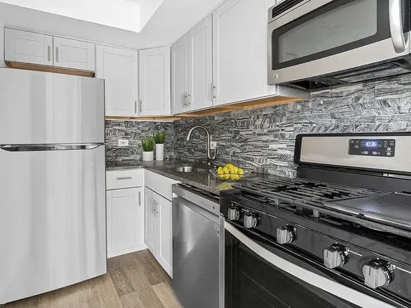 403 East 62nd Street image 9 of 12