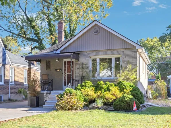 914 Thompson Blvd, Windsor, ON N8S 2G8