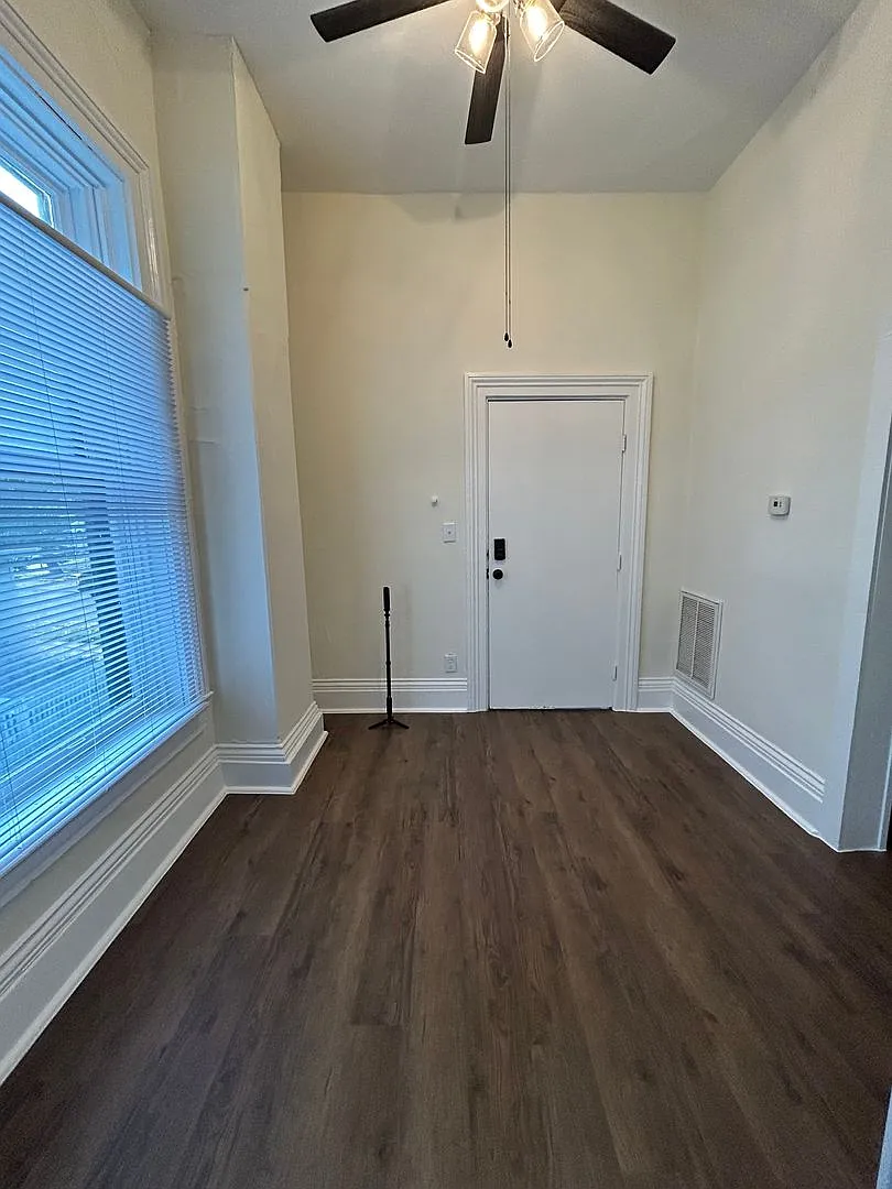 1214 Columbia Street — Photo 3