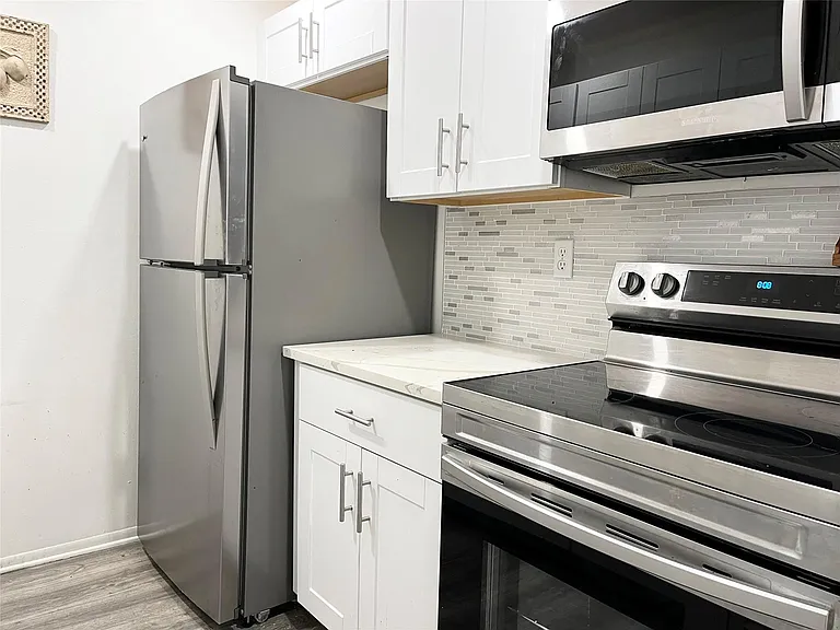 4135 NW 88th Ave #201 — Photo 2