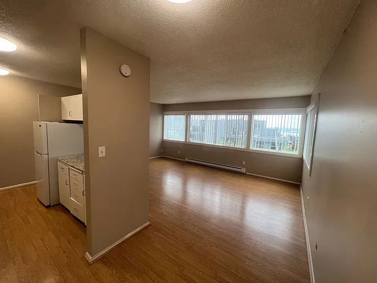 Fairview Apartments — Photo 12