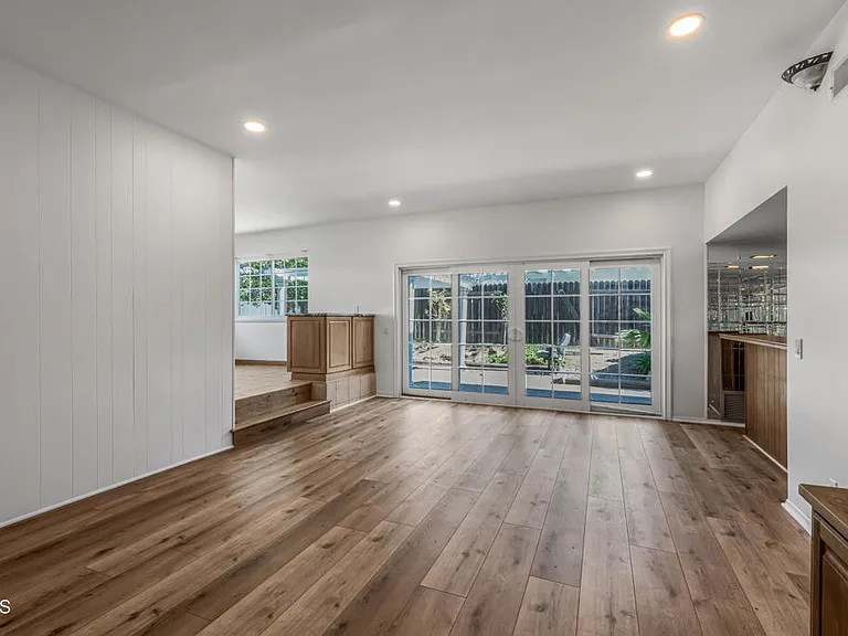327 Bethany St — Photo 17