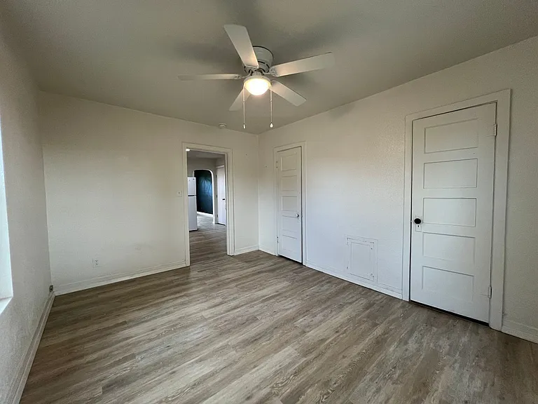 1110 W Grand Ave — Photo 7