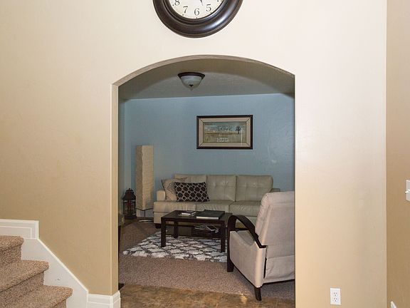 4th image of 654 W Aspen Hills Blvd