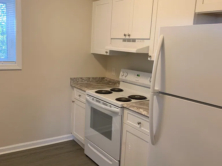 166 Anderson Ave NW — Photo 4