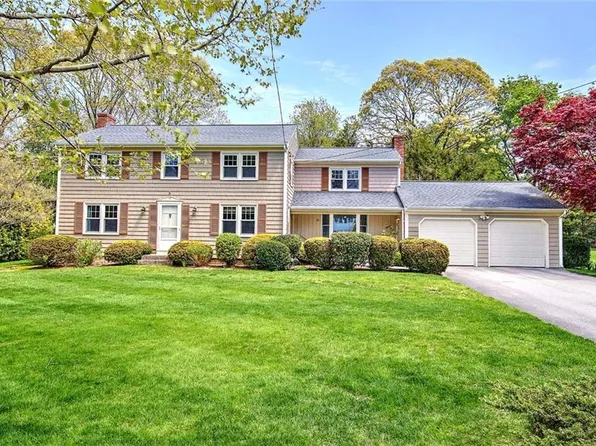 11 Henry Dr, Barrington, RI 02806