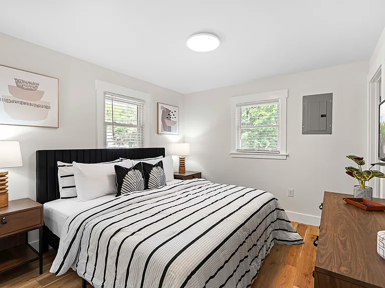 102 W Weaver St — Photo 17