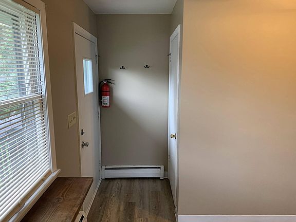 Side entryway - kitchen