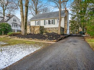 25 Rapalyea Rd, Hopatcong, NJ 07843