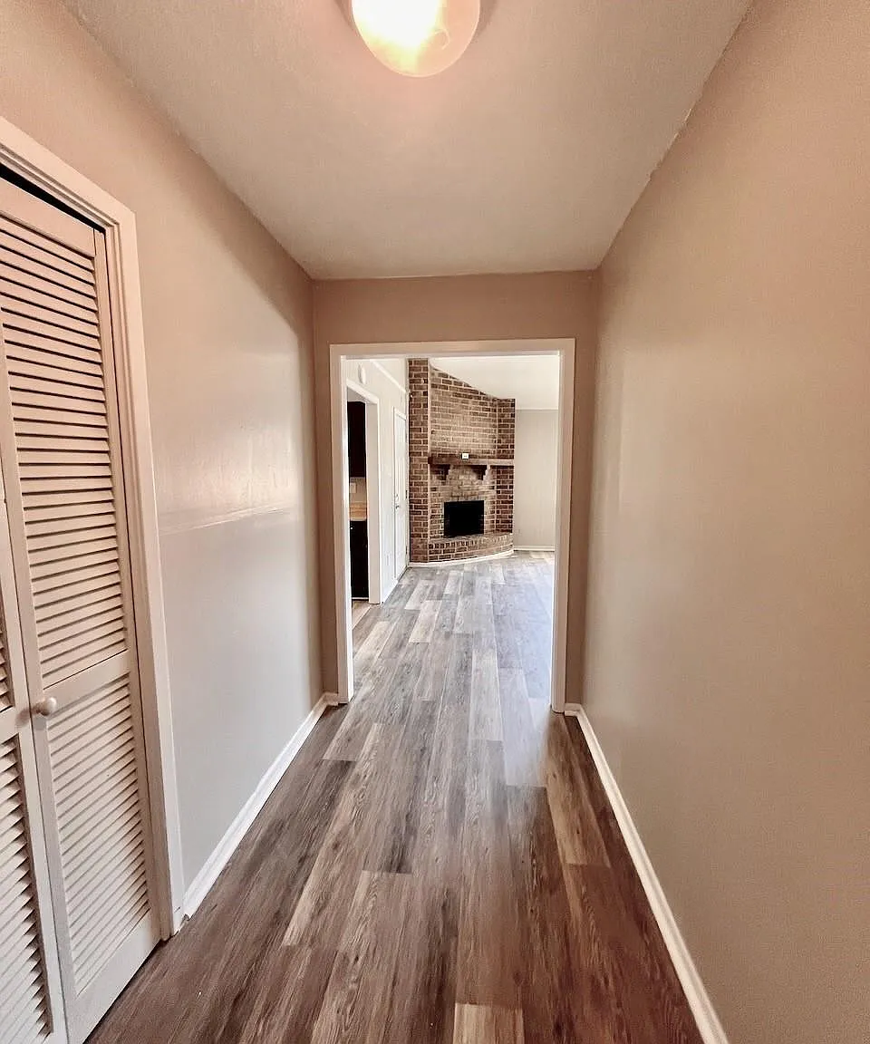 3 bed, 2.0 bath, 1380 sqft, $1,575 — Photo 3
