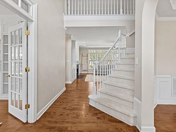 3rd image of 2817 Crystal Oaks Ln