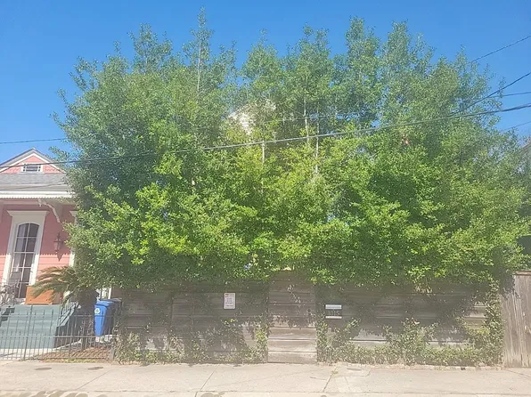 1015 Melpomene St, New Orleans, LA 70130