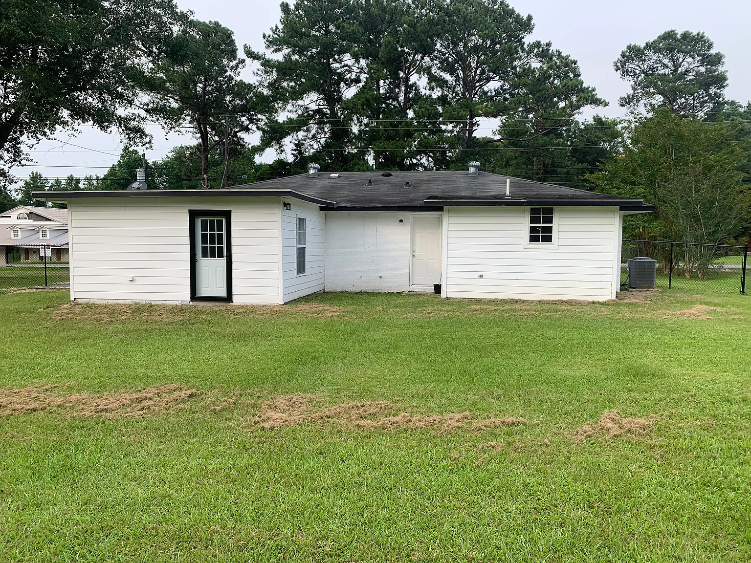 3 bed, 1510 sqft, $1,150 — Photo 2