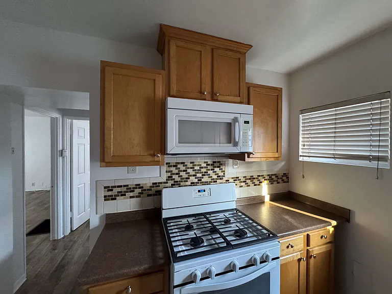 1752 Chestnut Ave #1752 — Photo 4