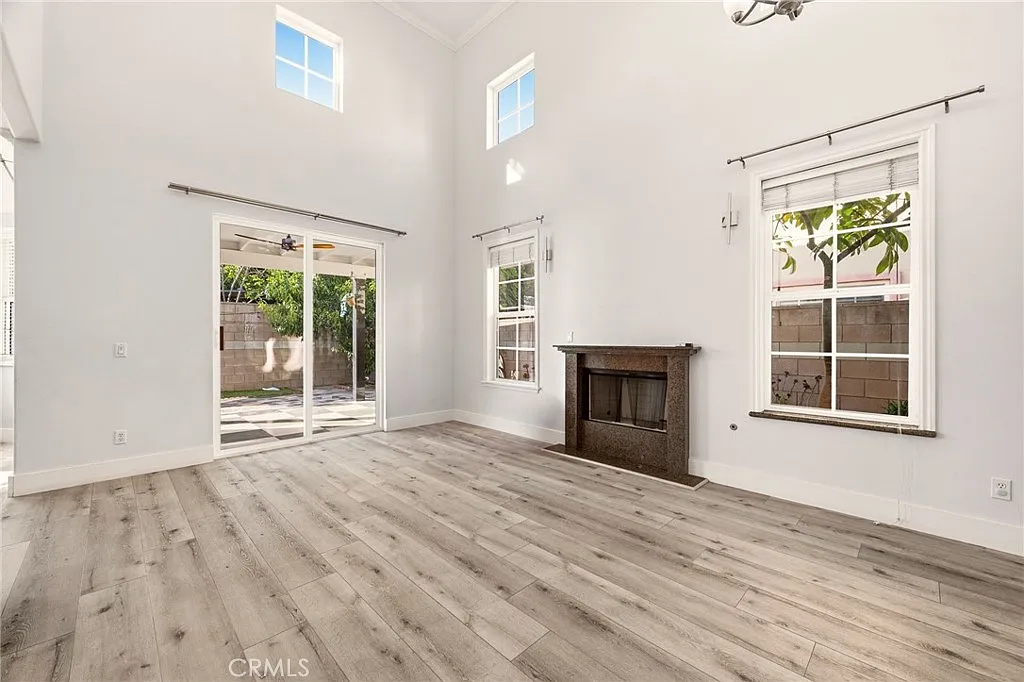 4 bed, 2191 sqft, $4,000 — Photo 3