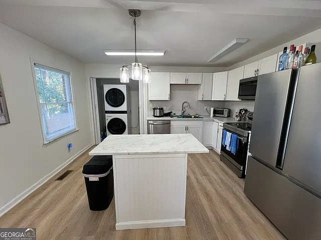 3 bed, 3.0 bath, 1333 sqft, $2,295 — Photo 3