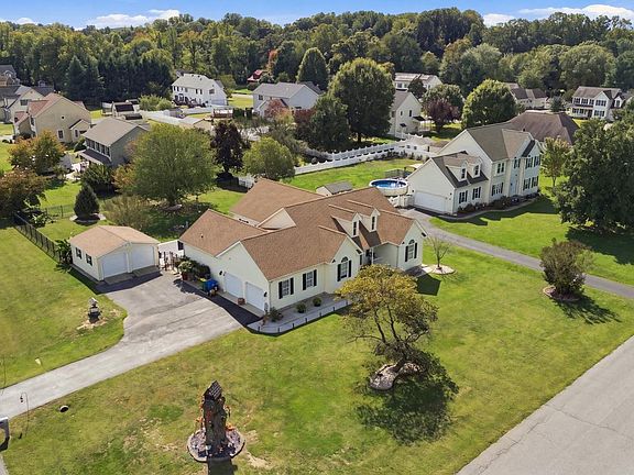 4th image of 61 Derbywood Cir