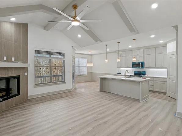 11 Staines Ln, Bella Vista, AR 72715