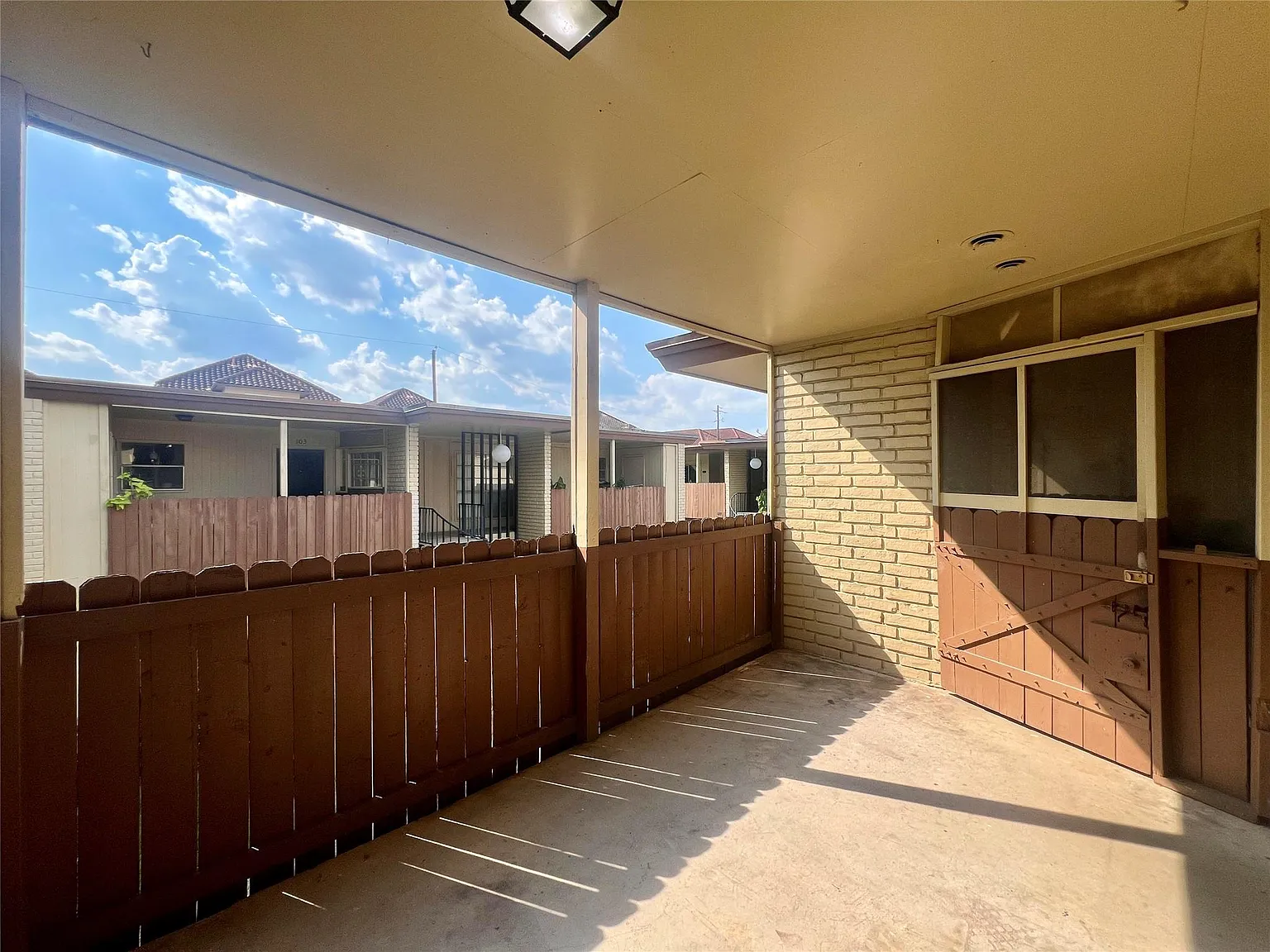 1 bed, 1.0 bath, 651 sqft, $850 — Photo 2