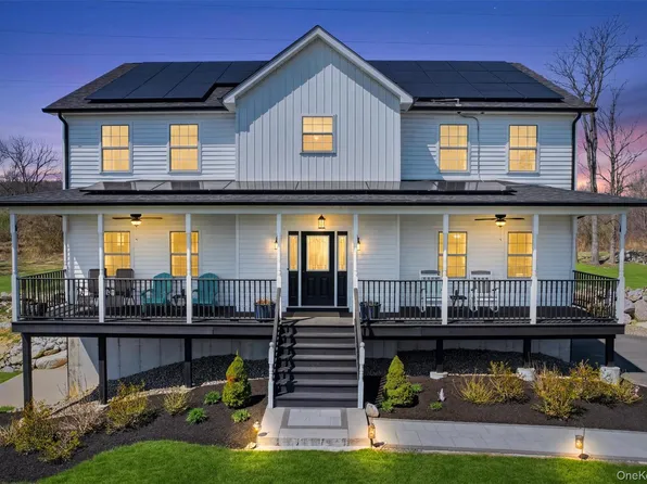 26 Curtin Lane, Marlboro, NY 12542